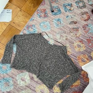 Grey long sleeve cropped top